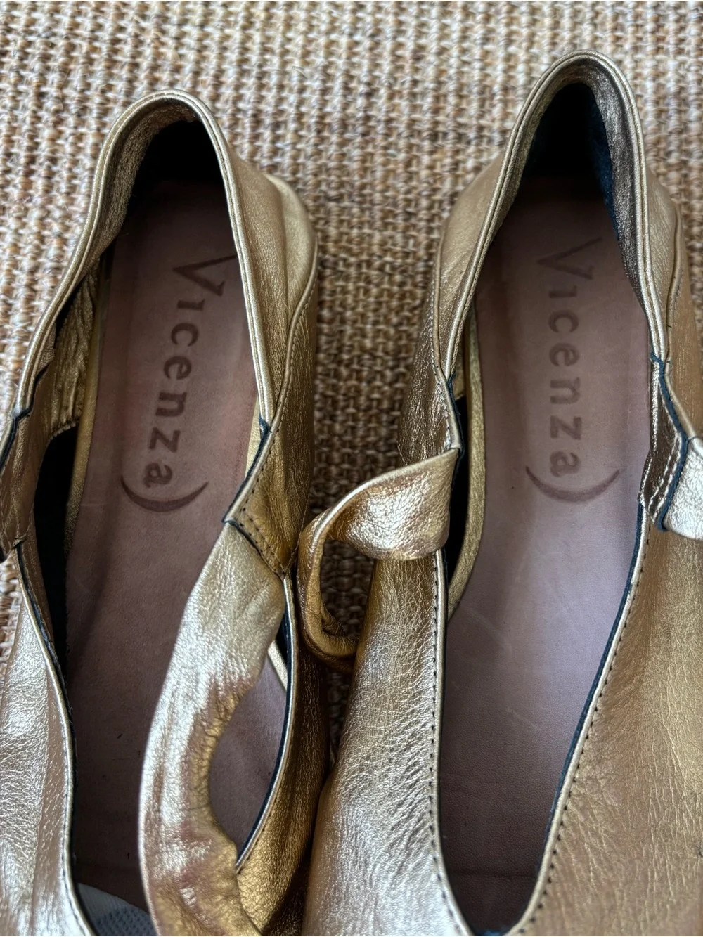 Vicenza Anthropologie Gold Metallic Square Toe Bow Mary Jane Ballet Flats Size 8